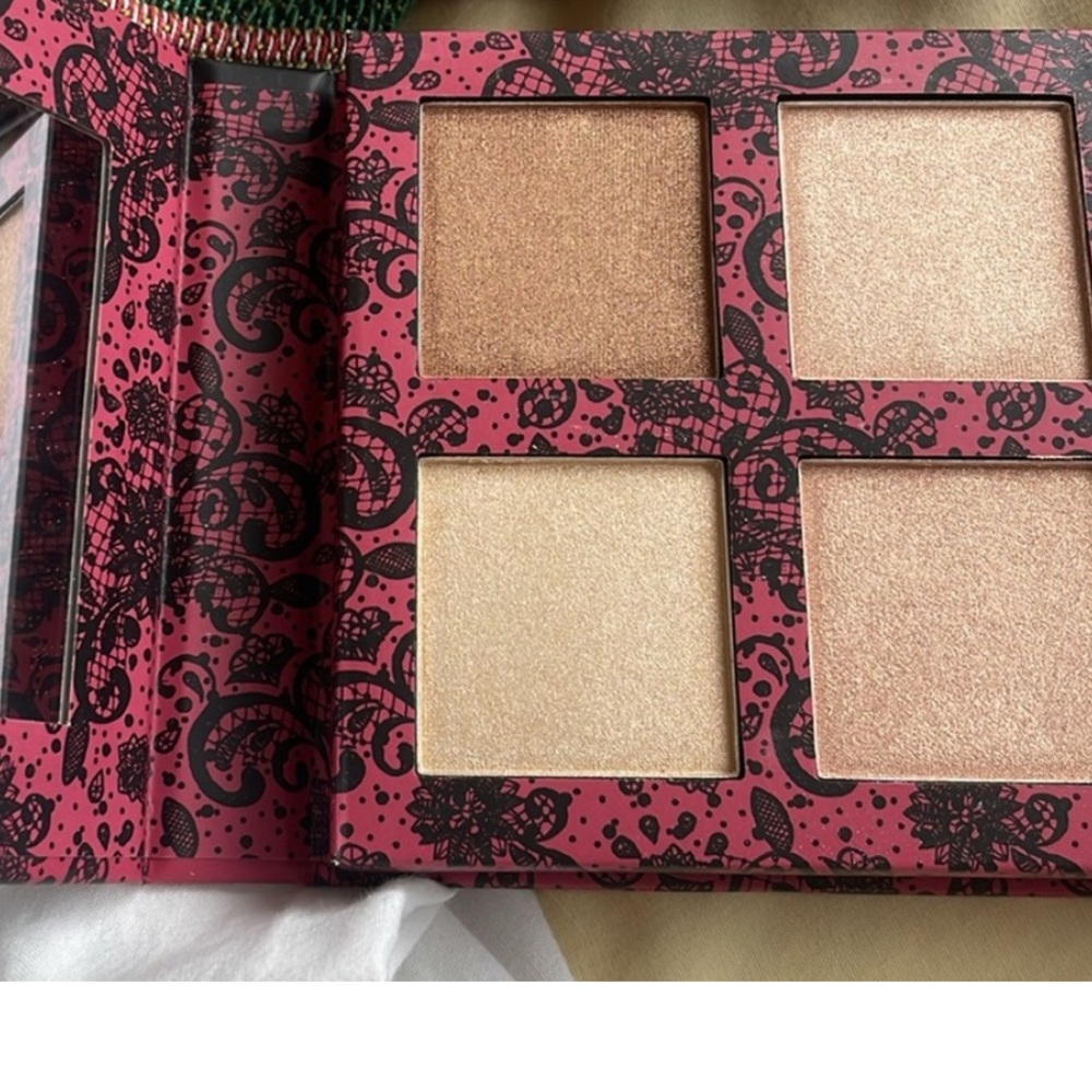 Make Up - Picture 2 of 2